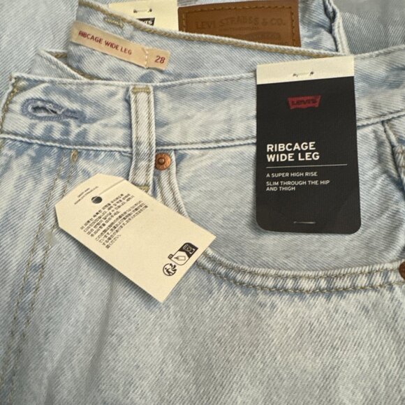 Levi's Women's 28x30 Ribcage Wide Leg Be Prepared Light Wash - Picture 8 of 9